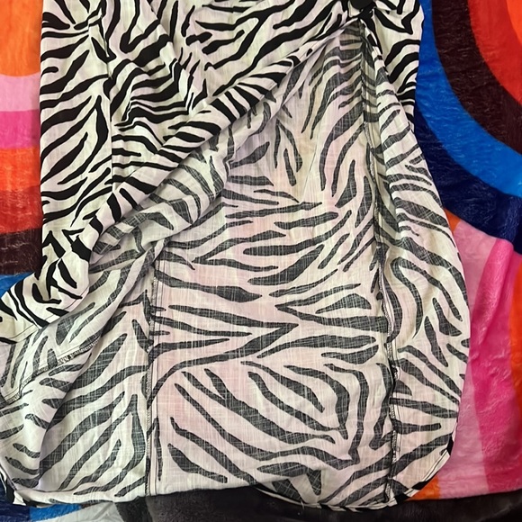 Black and white Zara high split skirt, size Medium - Picture 3 of 7